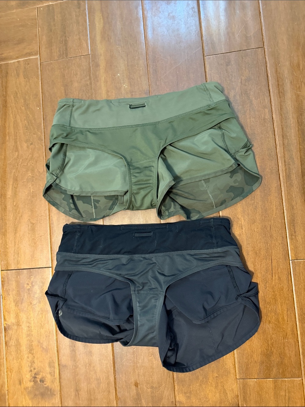 Lululemon Speed Shorts sz 4 - Picture 3 of 5